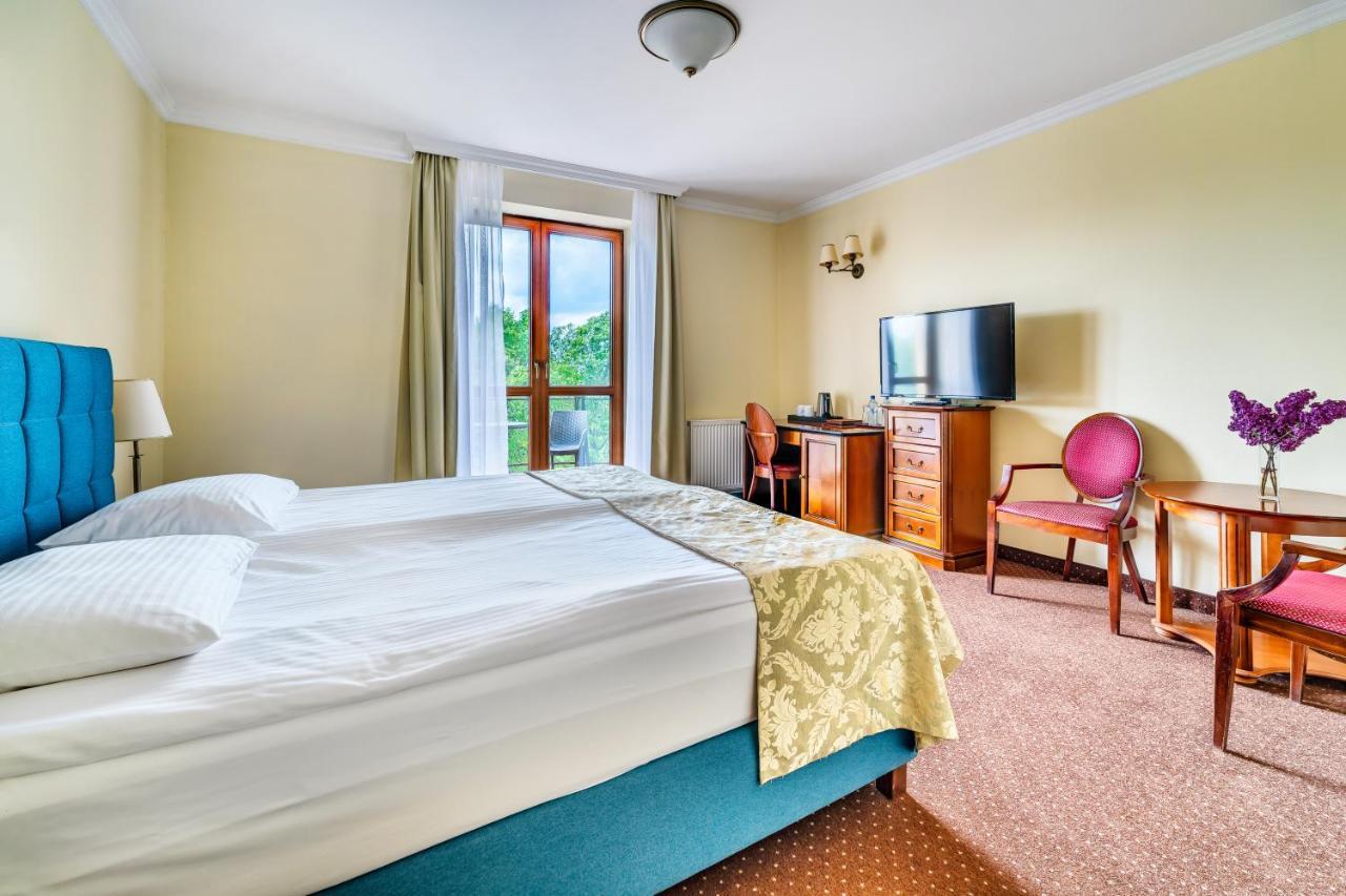 Hotel Pan Tadeusz 세로크 외부 사진