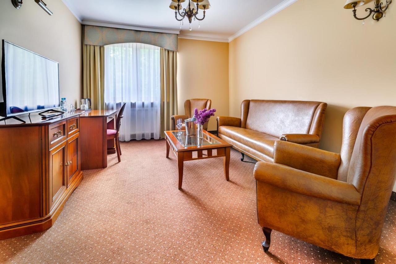 Hotel Pan Tadeusz 세로크 외부 사진