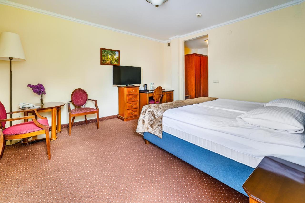 Hotel Pan Tadeusz 세로크 외부 사진