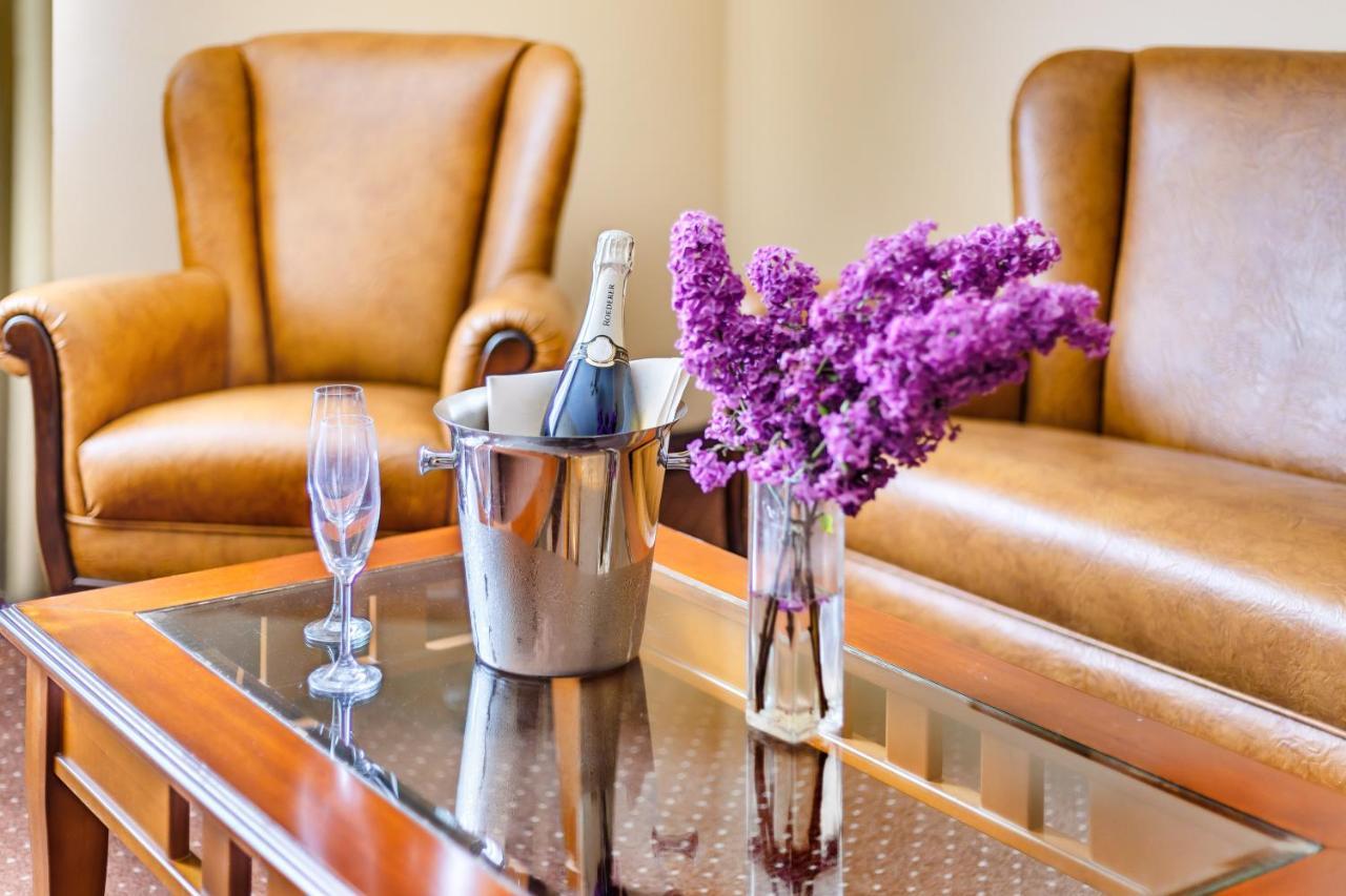 Hotel Pan Tadeusz 세로크 외부 사진