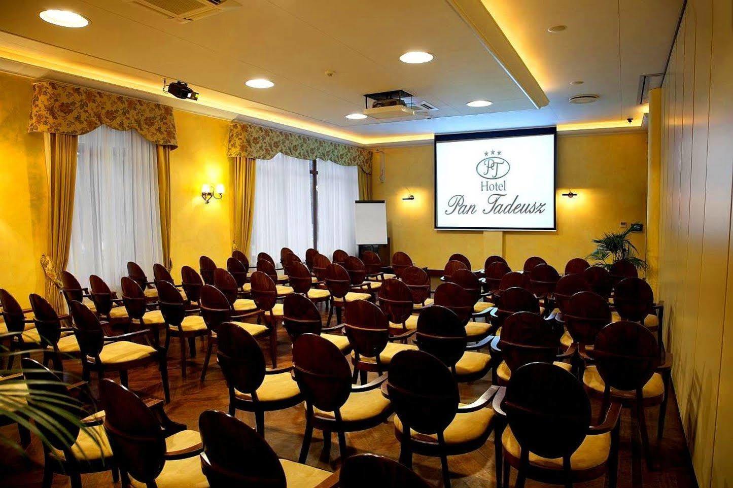 Hotel Pan Tadeusz 세로크 외부 사진